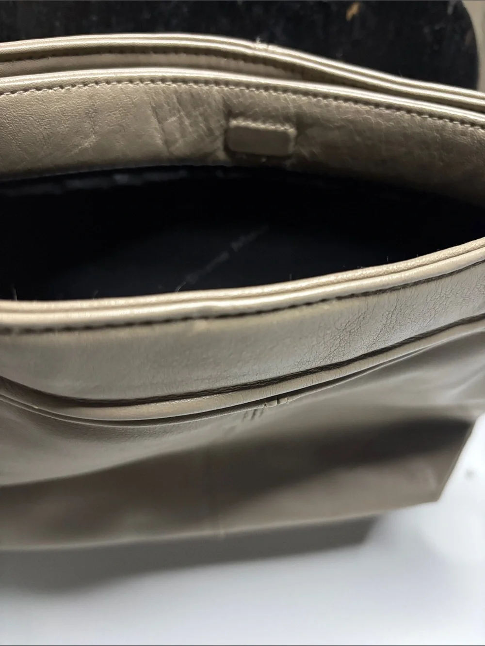 Stone Mountain Neutral Gray Leather Shoulder Bag Gold Hardware Vintage